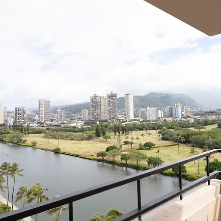 Отель Wayfinder Waikiki Гонолулу Экстерьер фото